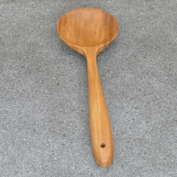 Product image 1 of the product “Wooden round ladle, made of teak wood, 26 cm Length ”